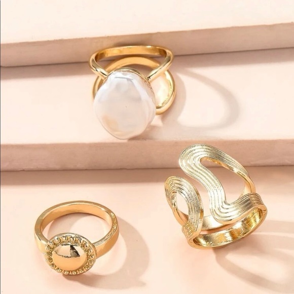 Geo Large Pearl Gold Layering Rings - Picture 3 of 13